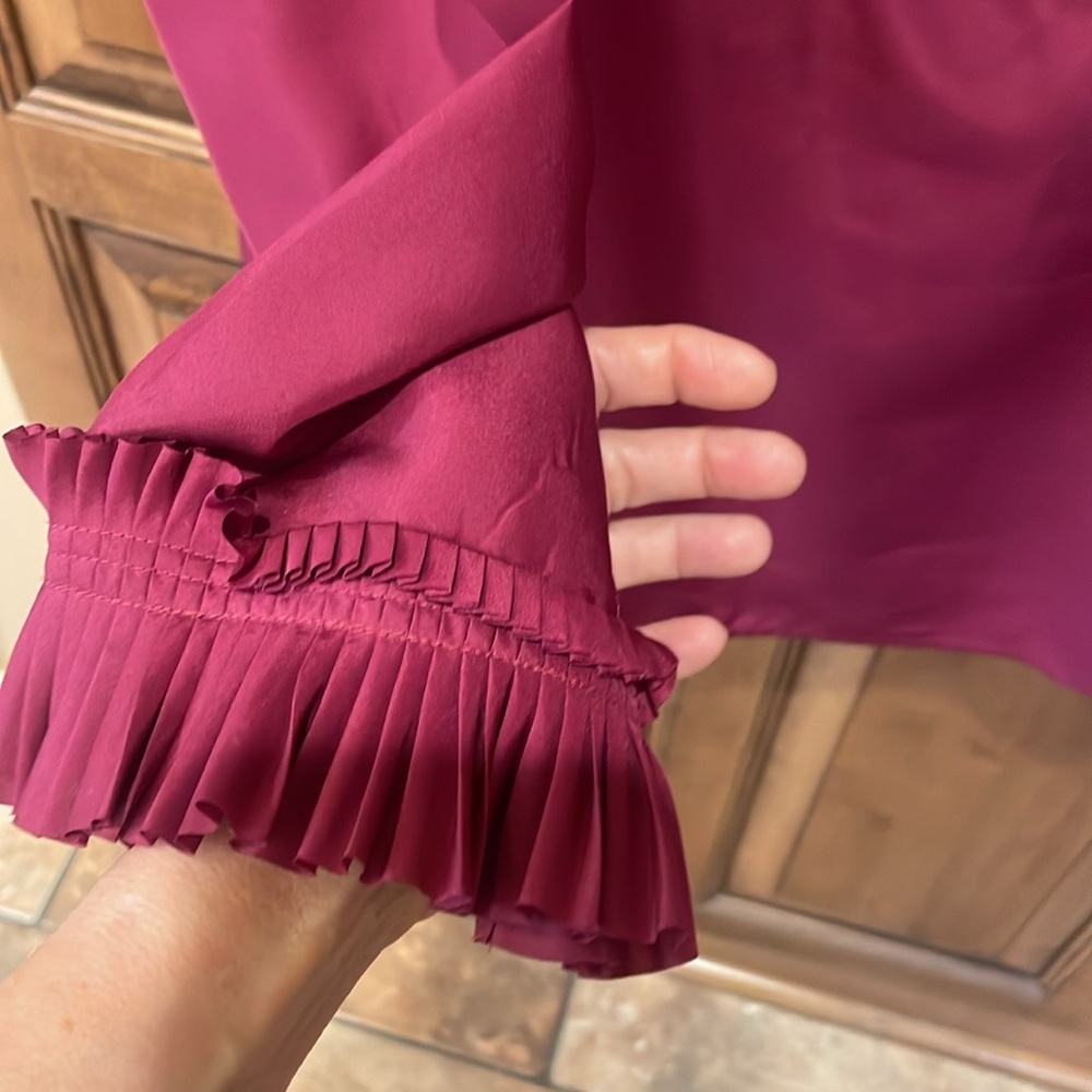 Soft surroundings 100% silk long sleeve blouse  ruffled collar & covered buttons - Picture 5 of 7